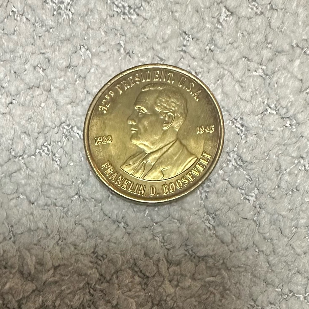 Vintage 1981 readers digest Gold Franklin D. Roosevelt Coin